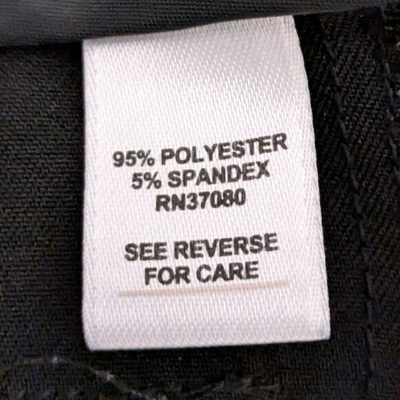 CATO Black Mid-Rise Casual Career Zippered Capris; Button Accents; Size 8 - Picture 5 of 6